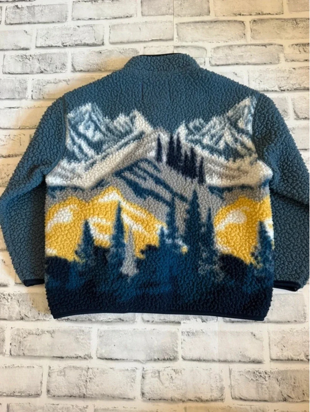 Boy’s Old Navy fuzzy fleece full zip mountain jacket size 6/7
